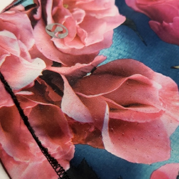 Lululemon Secret Garden roses sheer lightweight yoga racerback tank - Picture 5 of 7